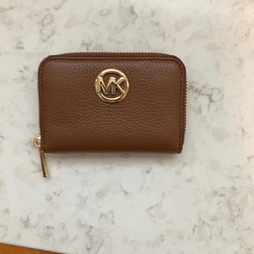 NWT Michael Kors Fulton zip around coin case